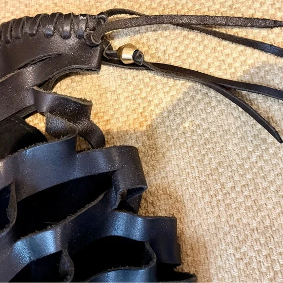 Elegant Black Layered Shoulder Bag - Picture 3 of 5